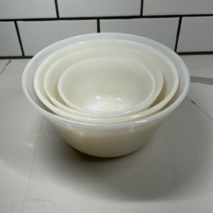 Vintage Federal Milk glass Set of four mixing bowls, oven ware no chips